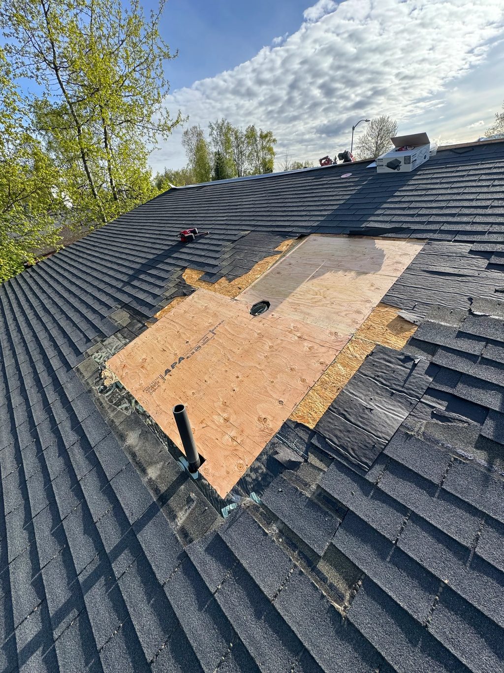 Interlock Aluminum Shake Metal Roofing – Black | Anchorage, AK (Close-up)