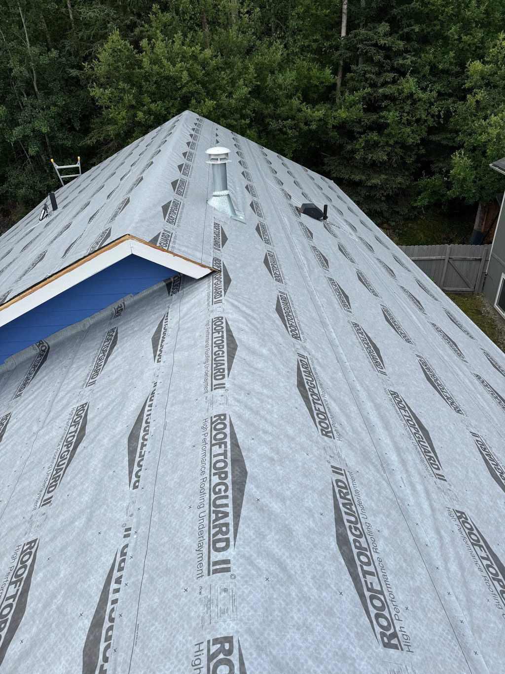 Interlock Aluminum Slate Metal Roofing – Deep Charcoal | Eagle River, AK (Ridge line)