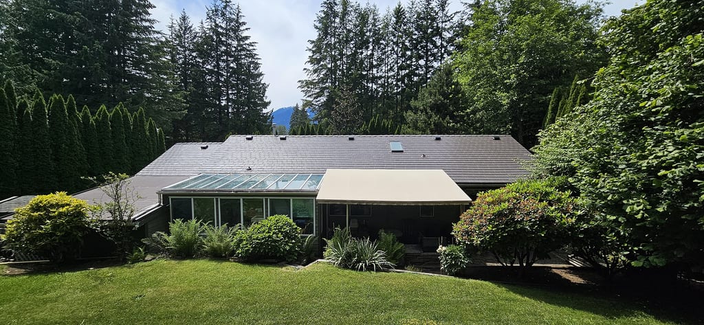 Interlock Aluminum Slate Metal Roofing – Tudor Brown | Squamish, BC (Rear elevation)