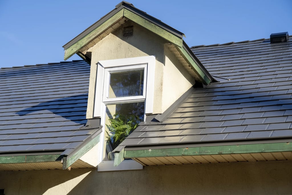 Musket Grey Interlock Slate aluminum roof on a house with a Musket Grey metal roof in Qualicum Beach, BC, Qualicum Beach, British Columbia