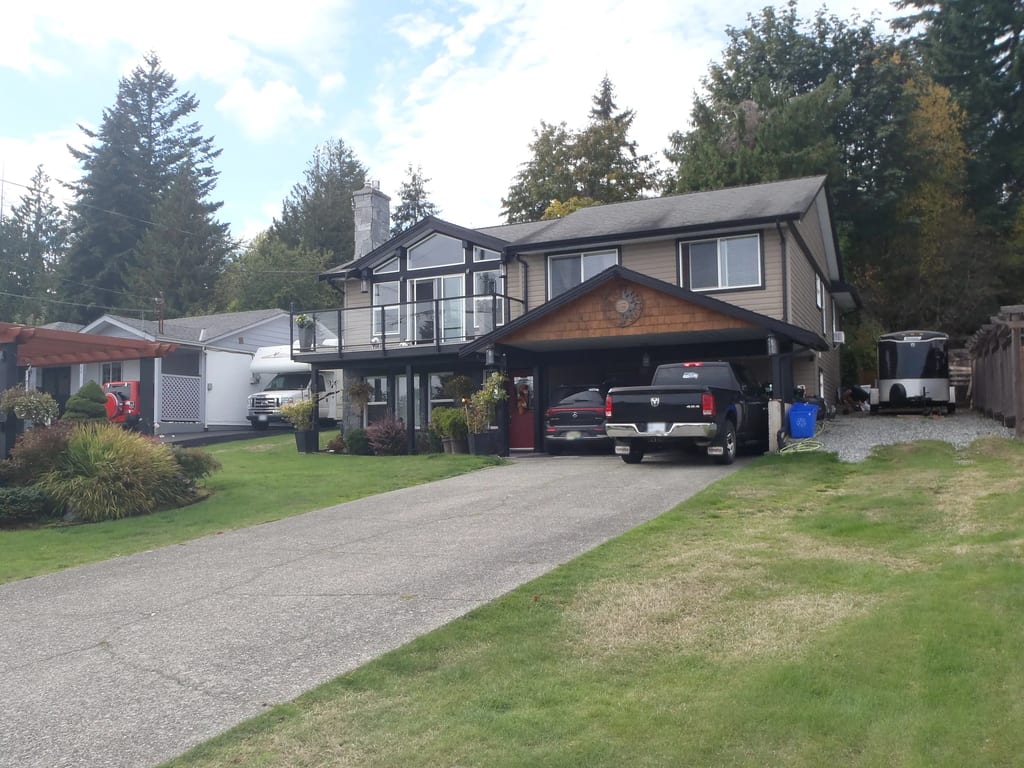 Before: a leaking asphalt shingle roof on the home, Chemainus, British Columbia, ahead of a Black Interlock Slate aluminum roof