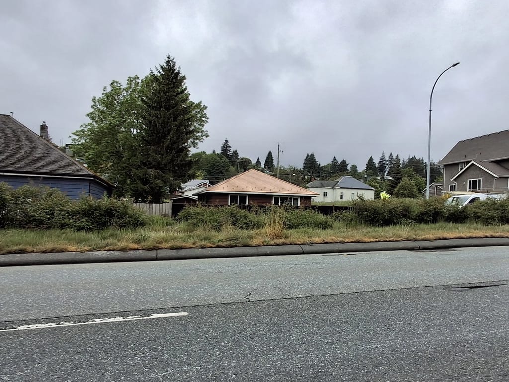 Copper Penny Interlock Slate aluminum roof on a house with a copper penny metal roof in a rural setting, Ladysmith, British Columbia
