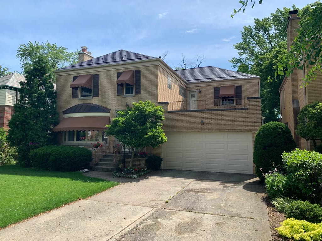 Colonial Brown Interlock Slate aluminum roof on a two-storey brick Colonial home with a Colonial Brown, River Forest, Illinois