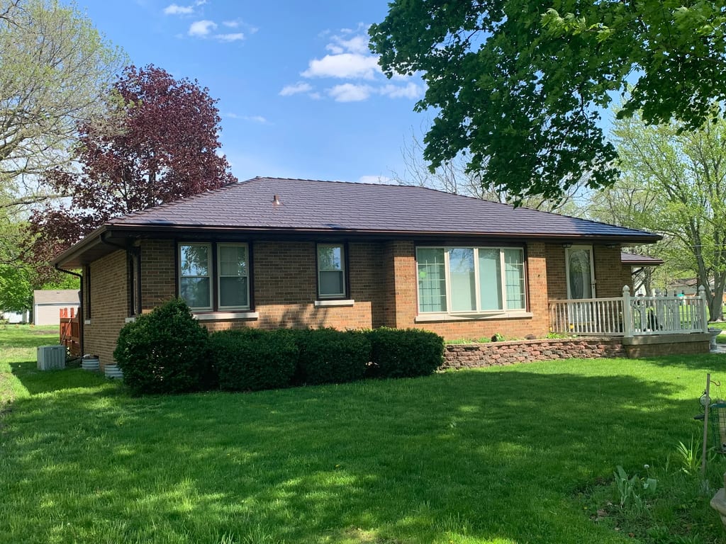 Colonial Brown Interlock Cedar Shingle aluminum roof on a Colonial brown roof on a single-storey rural home among, Wenona, Illinois