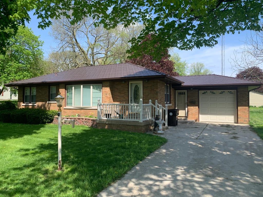 Colonial Brown Interlock Cedar Shingle aluminum roof on a Colonial style home with a Colonial Brown metal roof in, Wenona, Illinois