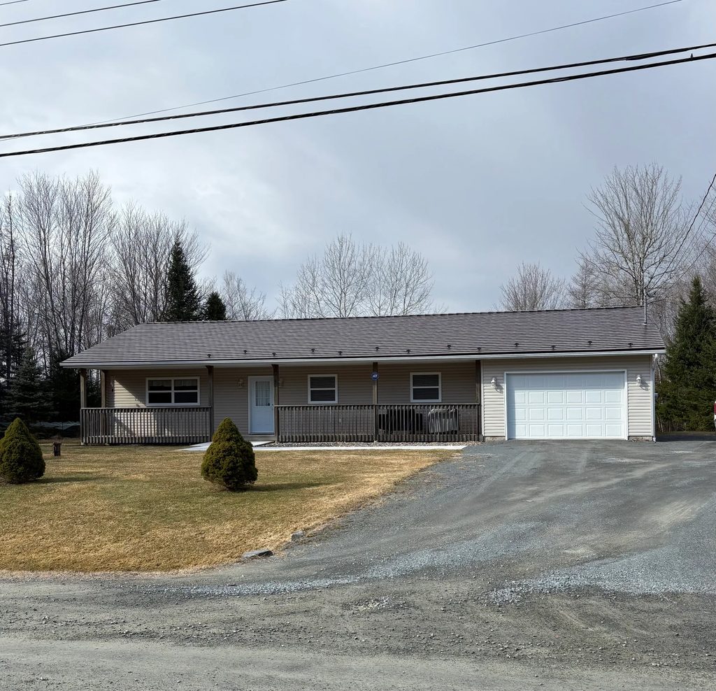 Colonial Brown Interlock Slate aluminum roof on the home, Enfield, Nova Scotia