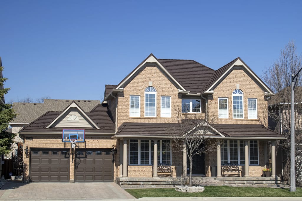 Interlock Aluminum Shake Metal Roofing – Colonial Brown | Oakville, ON (Front elevation)