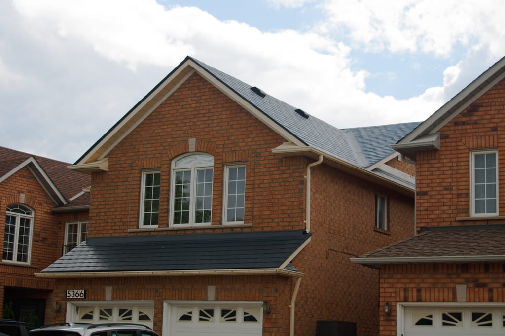 Interlock Aluminum Slate Metal Roofing – Deep Charcoal | Mississauga, ON (Front-right elevation)