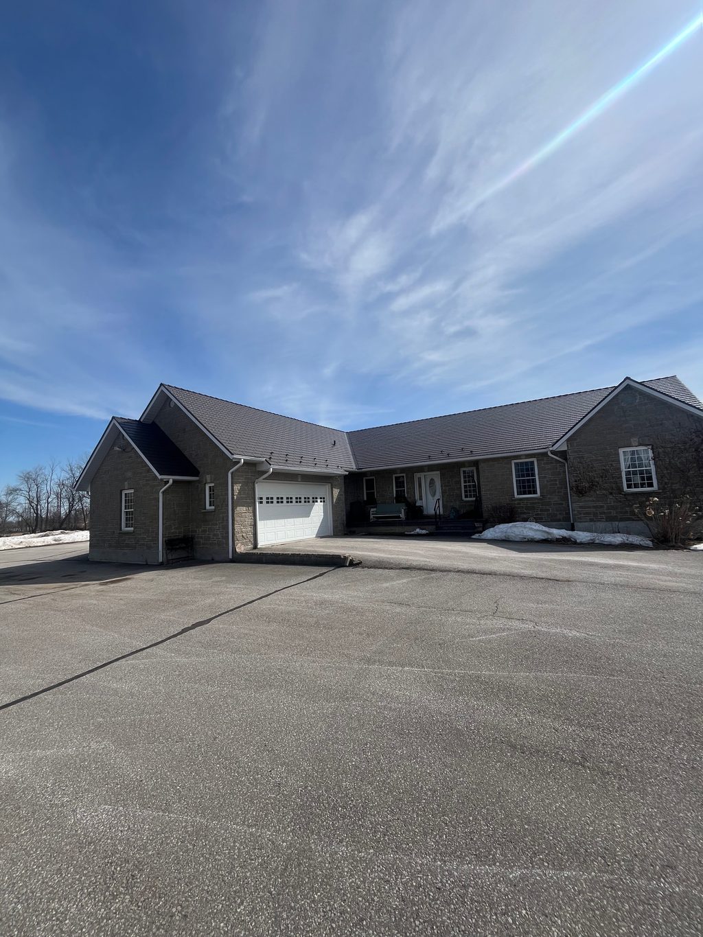 Interlock Aluminum Cedar Shingle Metal Roofing – Tudor Brown | Innisfil, ON (Street view)