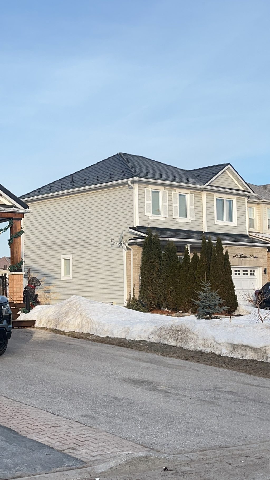Interlock Aluminum Slate Metal Roofing – Black | Angus, ON (Front-left elevation)