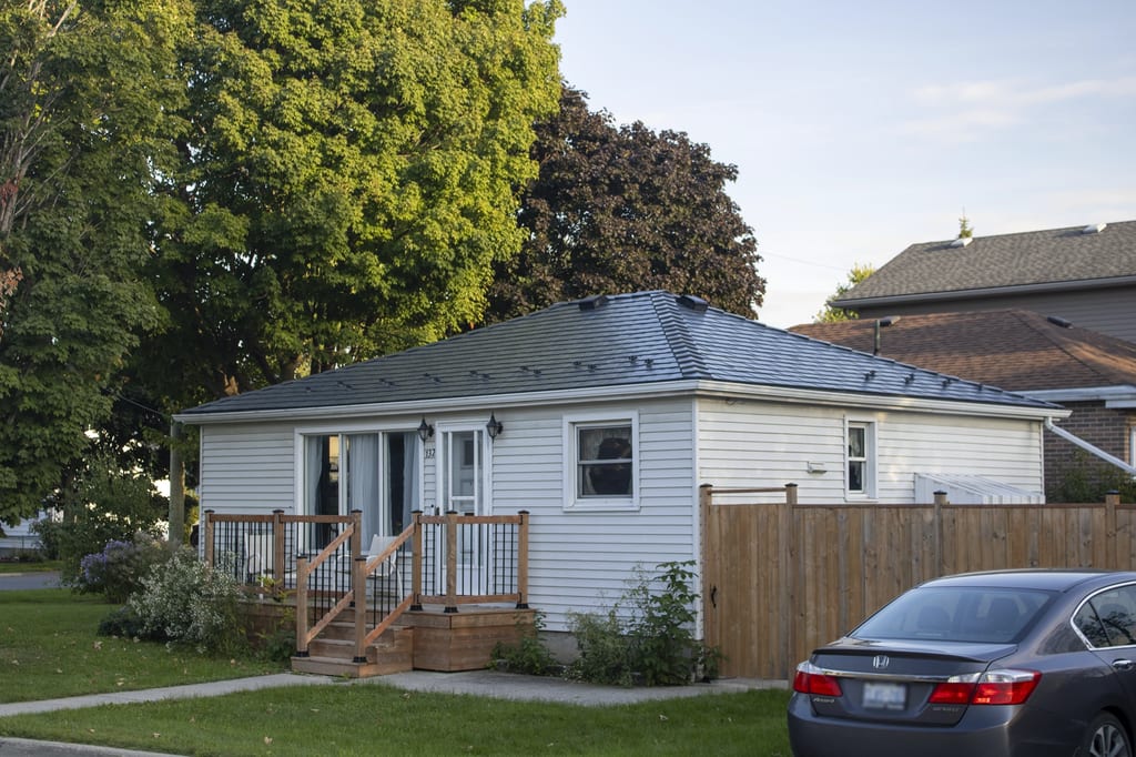 Interlock Aluminum Slate Metal Roofing – Deep Charcoal | Kingston, ON (Street view)