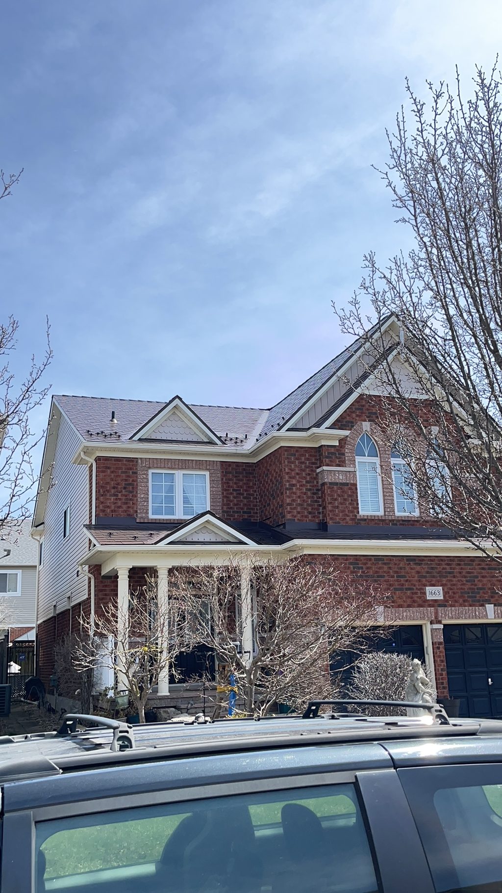 Interlock Aluminum Slate Metal Roofing – Colonial Brown | Oshawa, ON (Front-left elevation)