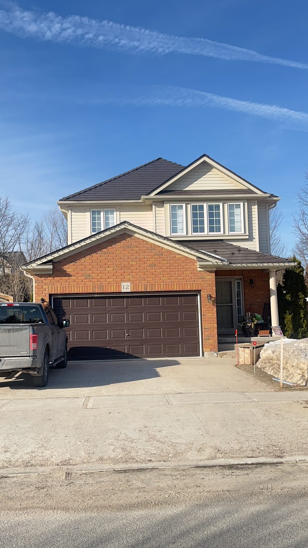 Interlock Aluminum Slate Metal Roofing – Tudor Brown | Collingwood, ON (Front elevation)