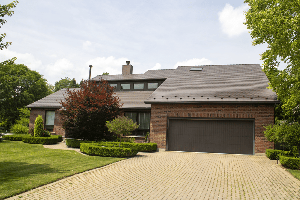 Interlock Aluminum Slate Metal Roofing – Tudor Brown | London, ON (Street view)