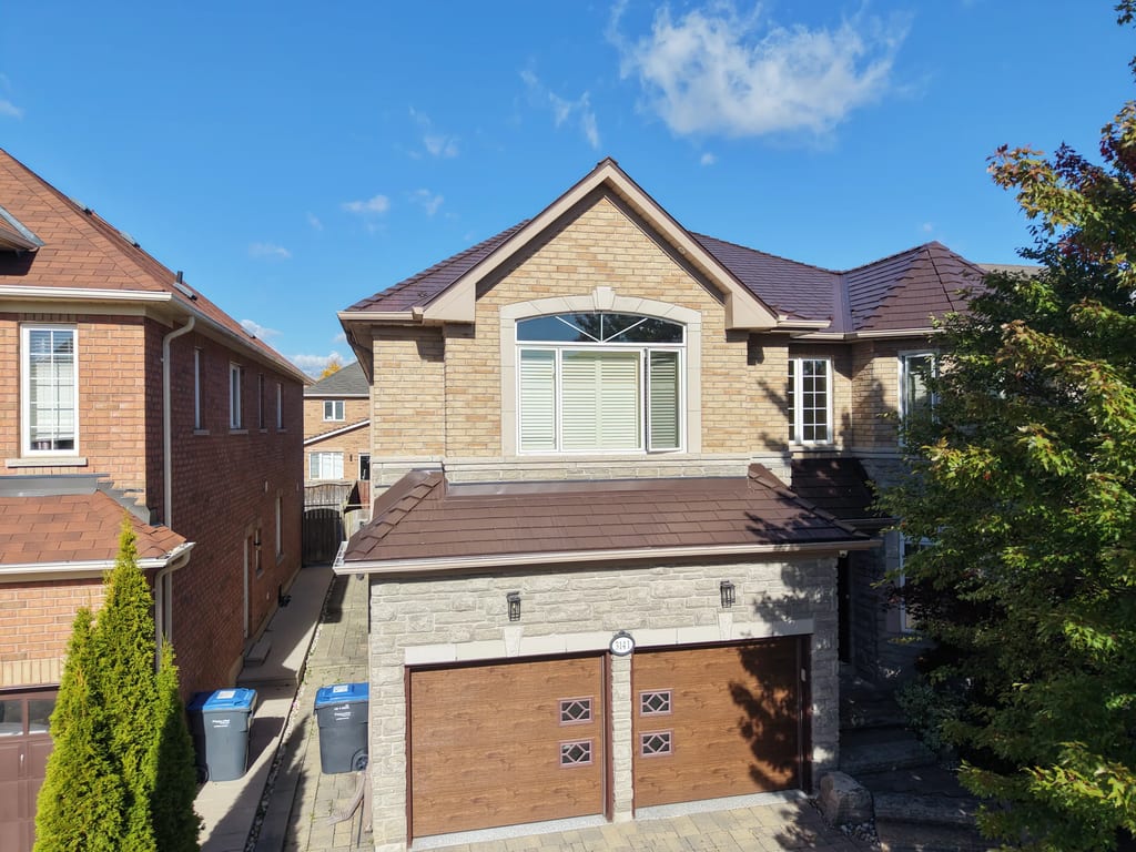 Interlock Aluminum Cedar Shingle Metal Roofing – Colonial Brown | Mississauga, ON (Front elevation)