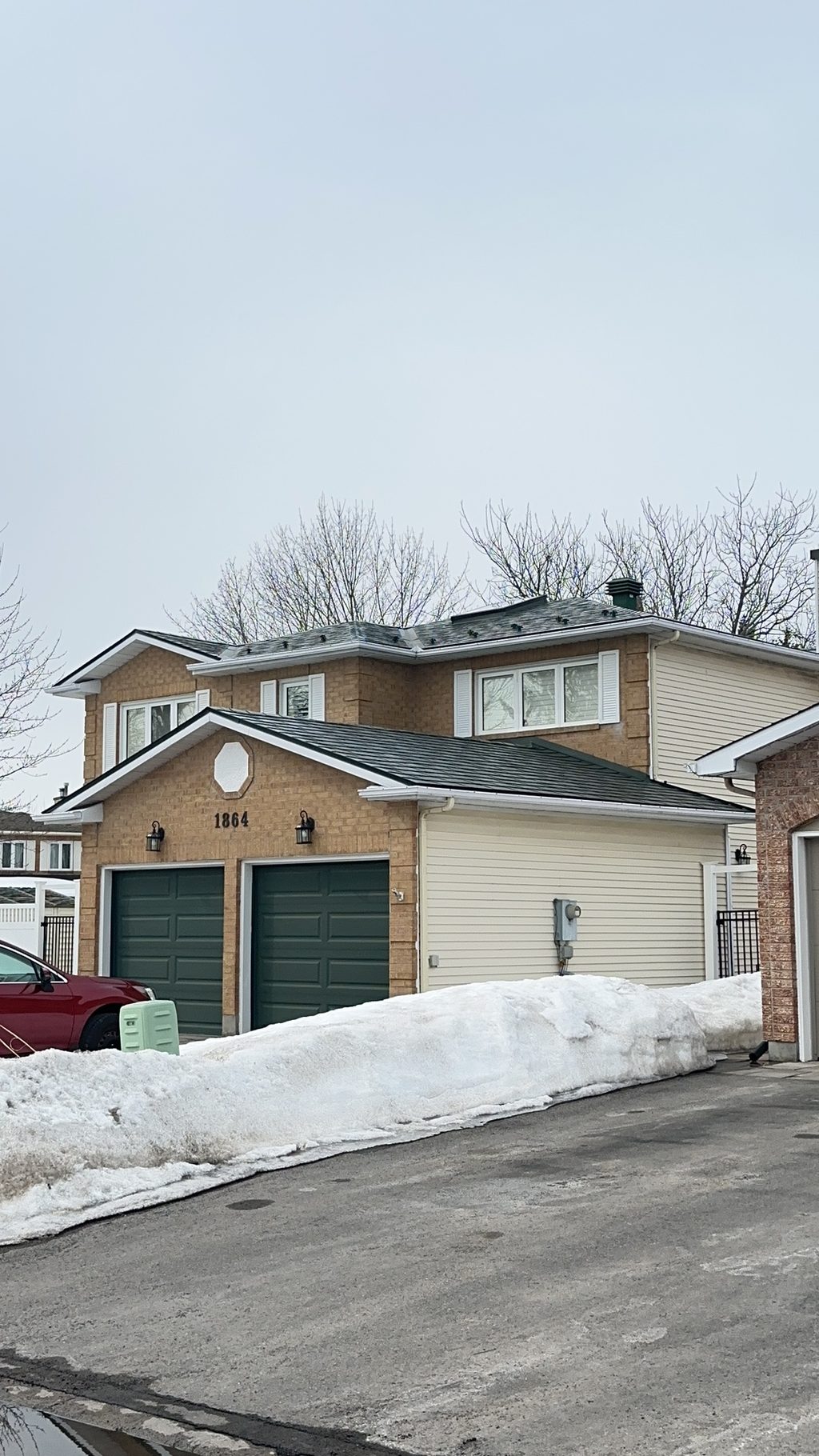 Interlock Aluminum Shingle Metal Roofing – Deep Charcoal | Orleans, ON (Front-right elevation)