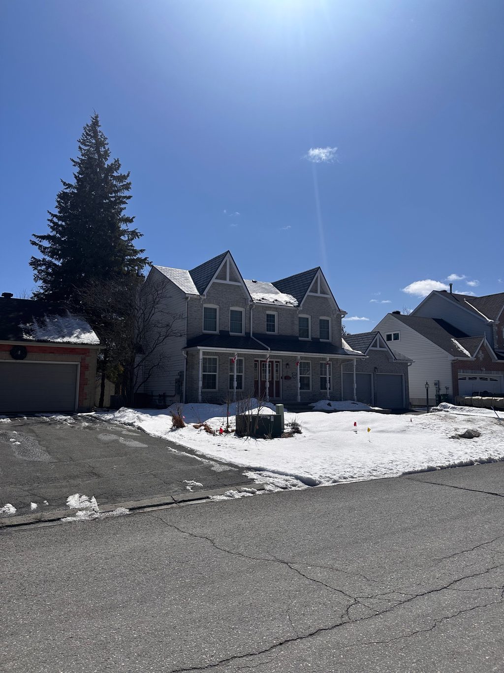 Interlock Aluminum Shingle Metal Roofing – Charcoal Grey | Stittsville, ON (Front-left elevation)