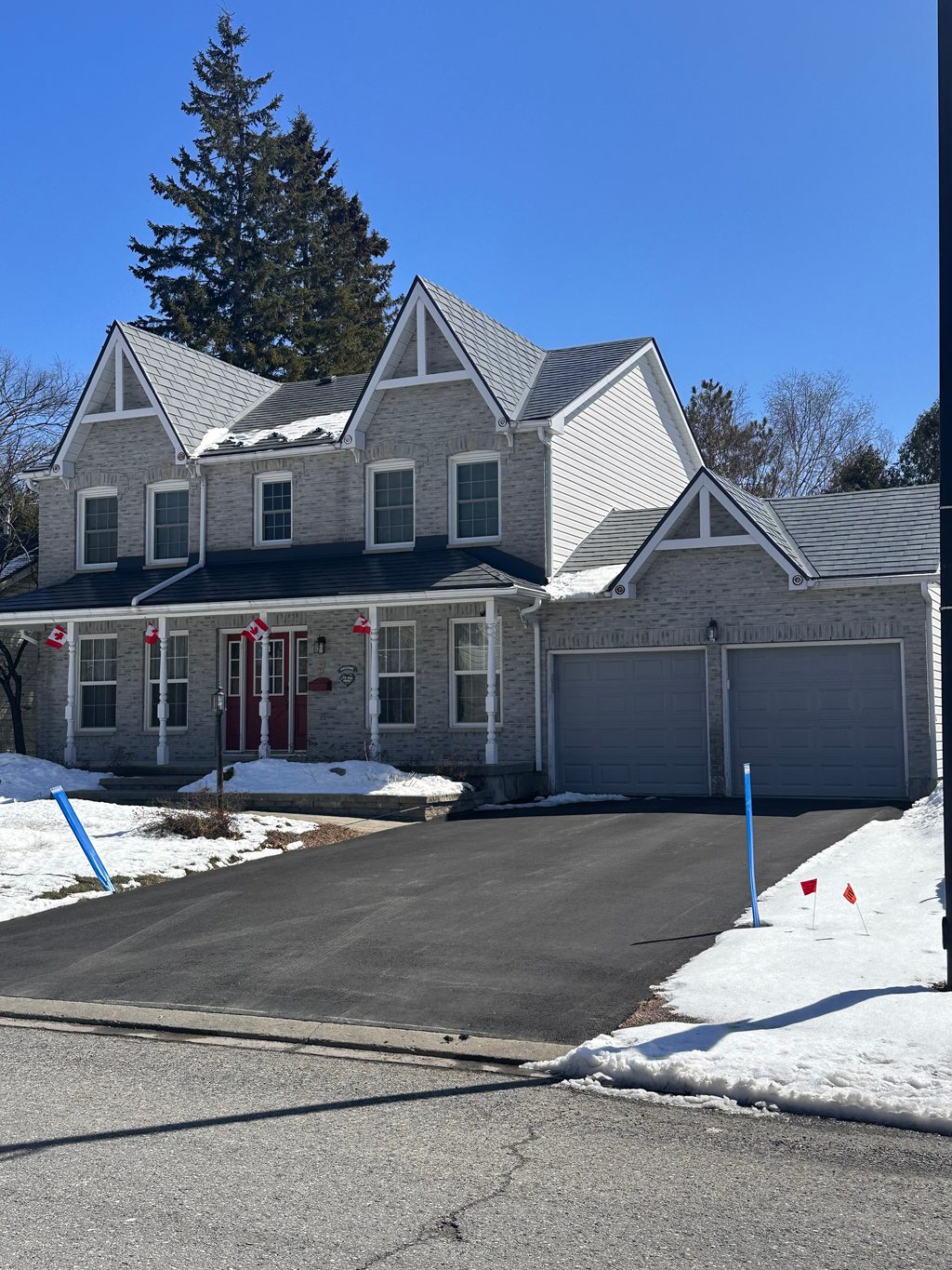Interlock Aluminum Shingle Metal Roofing – Charcoal Grey | Stittsville, ON (Front-right elevation)