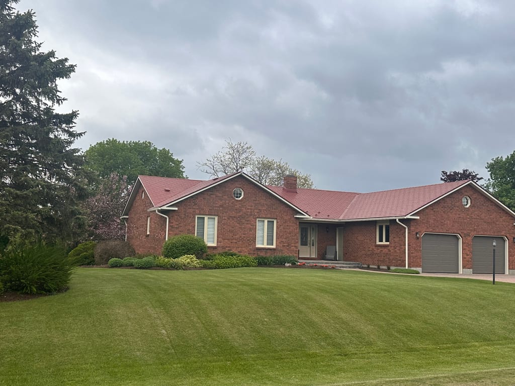 Interlock Aluminum Shingle Metal Roofing – Tile Red | North Gower, ON (Front-left elevation)