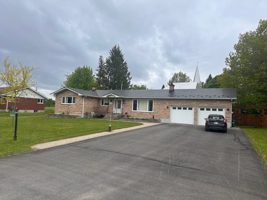 Interlock Aluminum Slate Metal Roofing – Black | North Gower, ON (Street view)