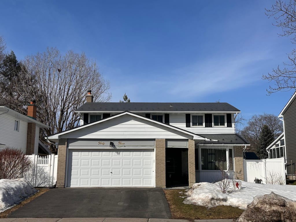 Interlock Aluminum Shingle Metal Roofing – Charcoal Grey | Gloucester, ON (Street view)