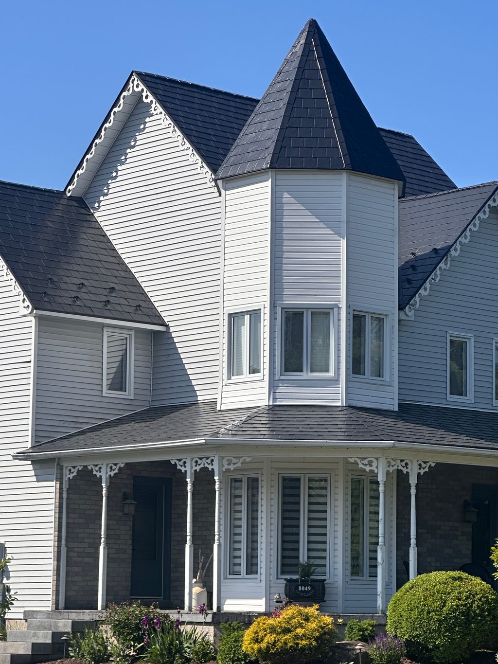 Interlock Aluminum Slate Metal Roofing – Black | Metcalfe, ON (Front-left elevation)