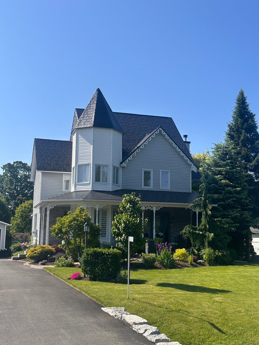Interlock Aluminum Slate Metal Roofing – Black | Metcalfe, ON (Street view)