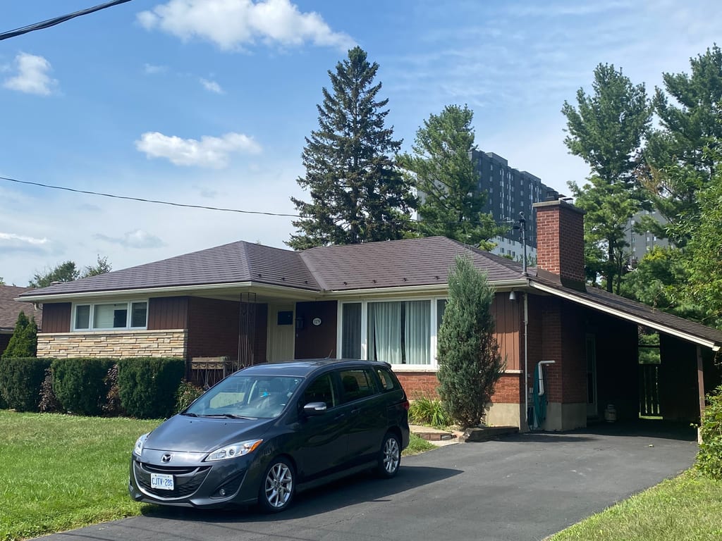 Interlock Aluminum Shingle Metal Roofing – Colonial Brown | Ottawa, ON (Street view)