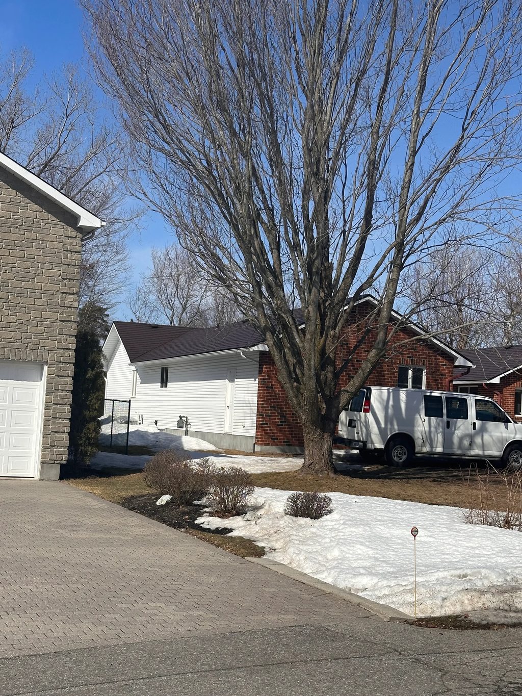 Colonial Brown Interlock Cedar Shingle aluminum roof on a brown colonial home with a metal roof in Ottawa, Ottawa, Ontario