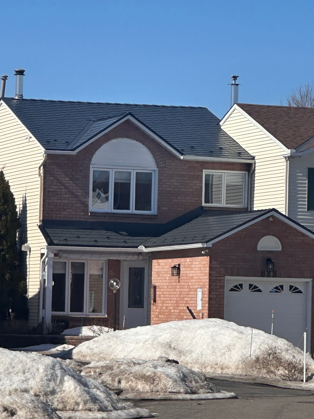 Interlock Aluminum Slate Metal Roofing – Deep Charcoal | Orleans, ON (Front elevation)