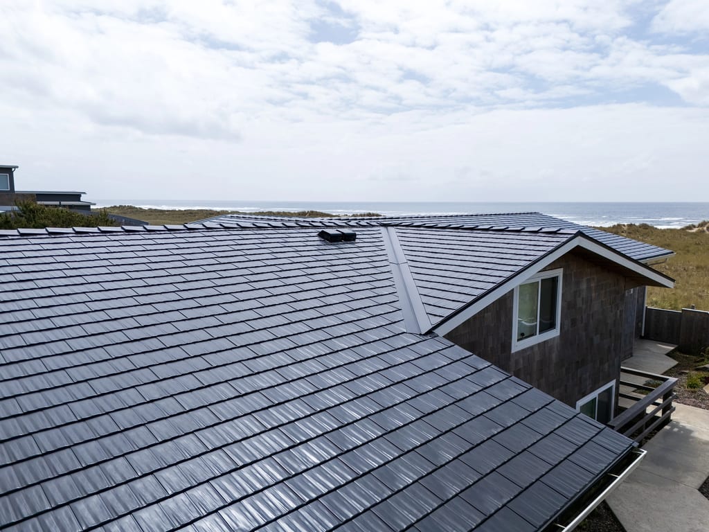 Interlock Aluminum Cedar Shingle Metal Roofing – Black | Manzanita, OR (Texture detail)
