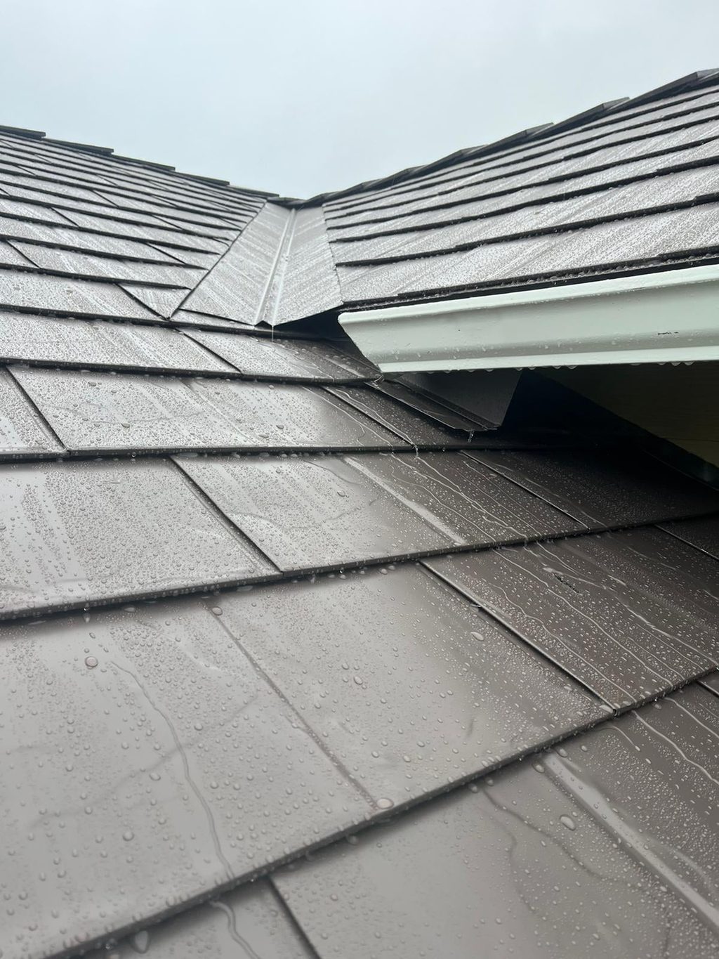 Interlock Aluminum Slate Metal Roofing – Tudor Brown | Seaside, OR