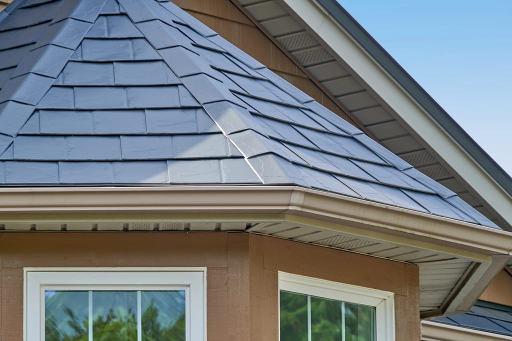 Deep Charcoal Interlock Slate aluminum roof on a brown single-family home with Interlock Slate roof in, Blaine, Washington