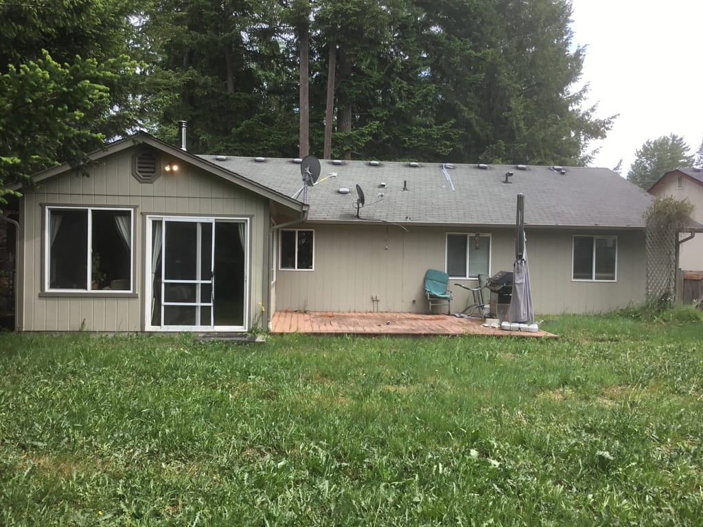 Before: a worn out asphalt shingle roof on the home, Tenino, Washington, ahead of a Deep Charcoal Interlock Cedar Shingle aluminum roof