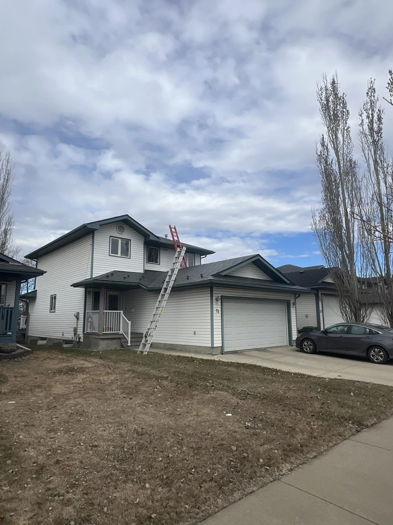 Interlock Aluminum Slate Metal Roofing – Hunter Green | St. Albert, AB (Front elevation)