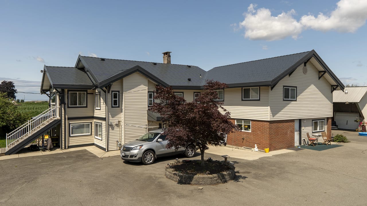 Interlock Aluminum Slate Metal Roofing – Deep Charcoal | Delta, BC (Side elevation)