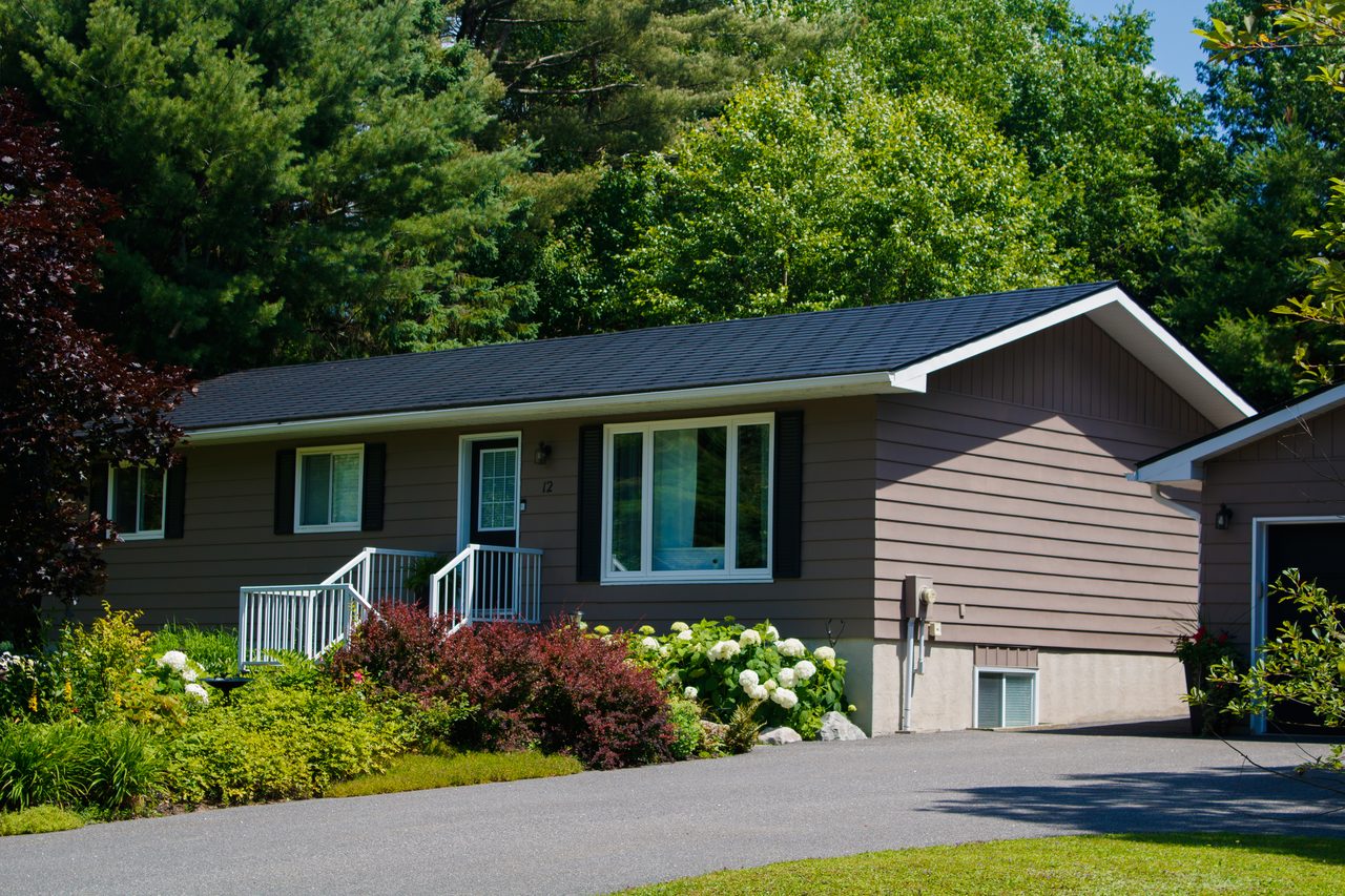 Interlock Aluminum Slate Metal Roofing – Black | Bracebridge, ON (Front-right elevation)