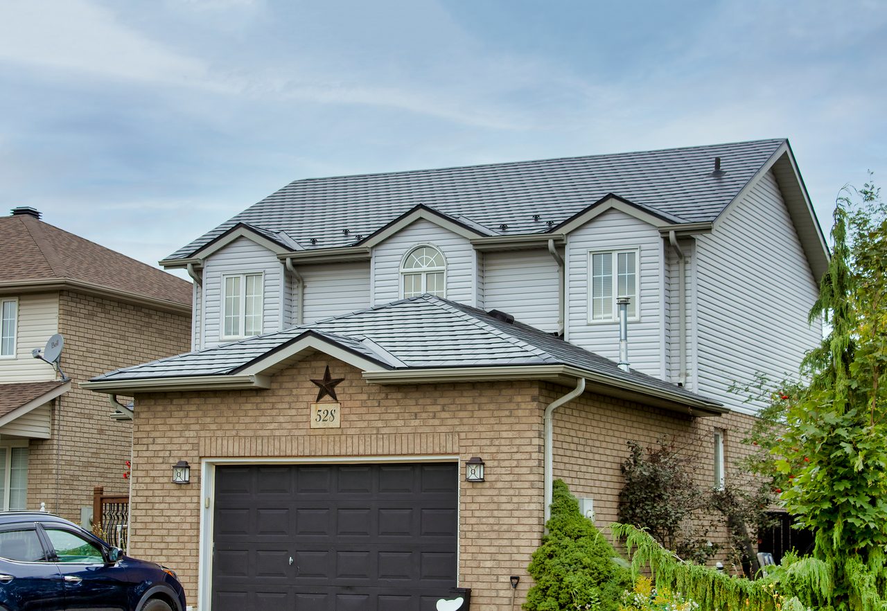 Interlock Aluminum Slate Metal Roofing – Black | Shelburne, ON (Front-right elevation)