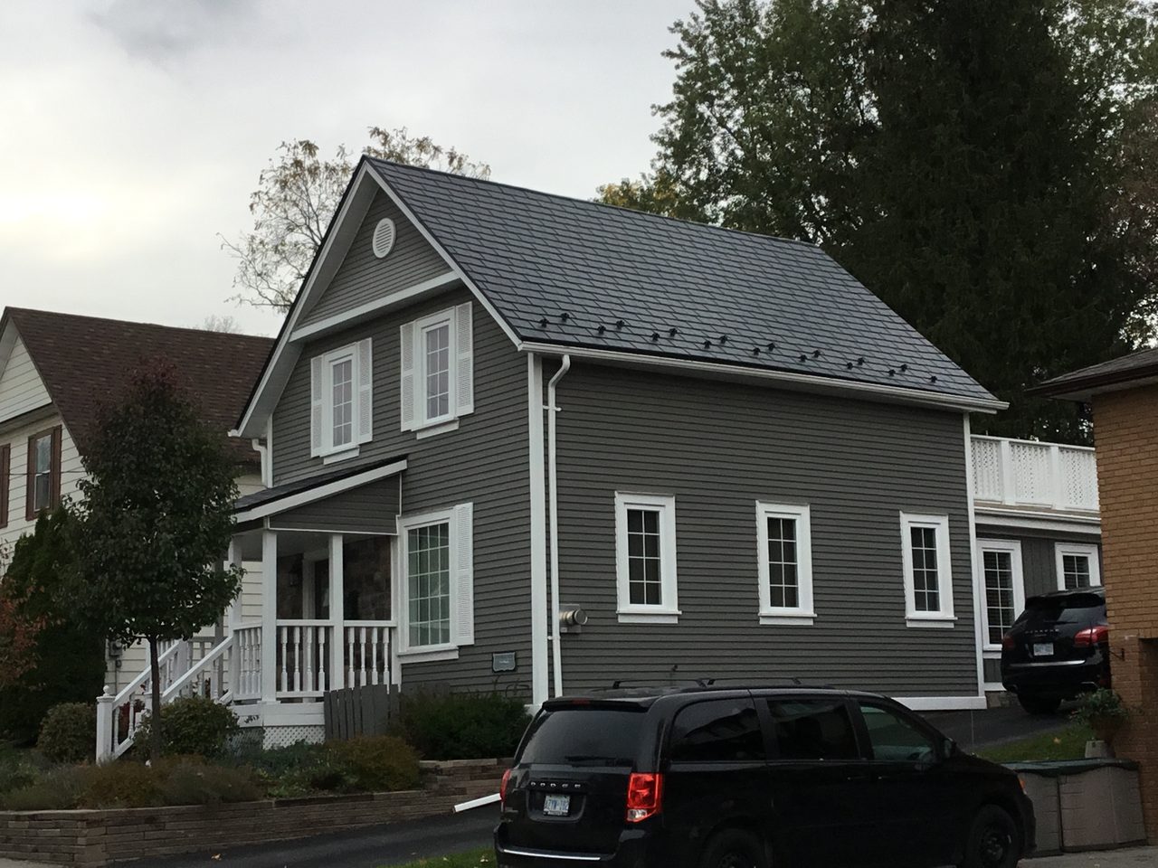 Interlock Aluminum Slate Metal Roofing – Black | Newmarket, ON (Front-right elevation)
