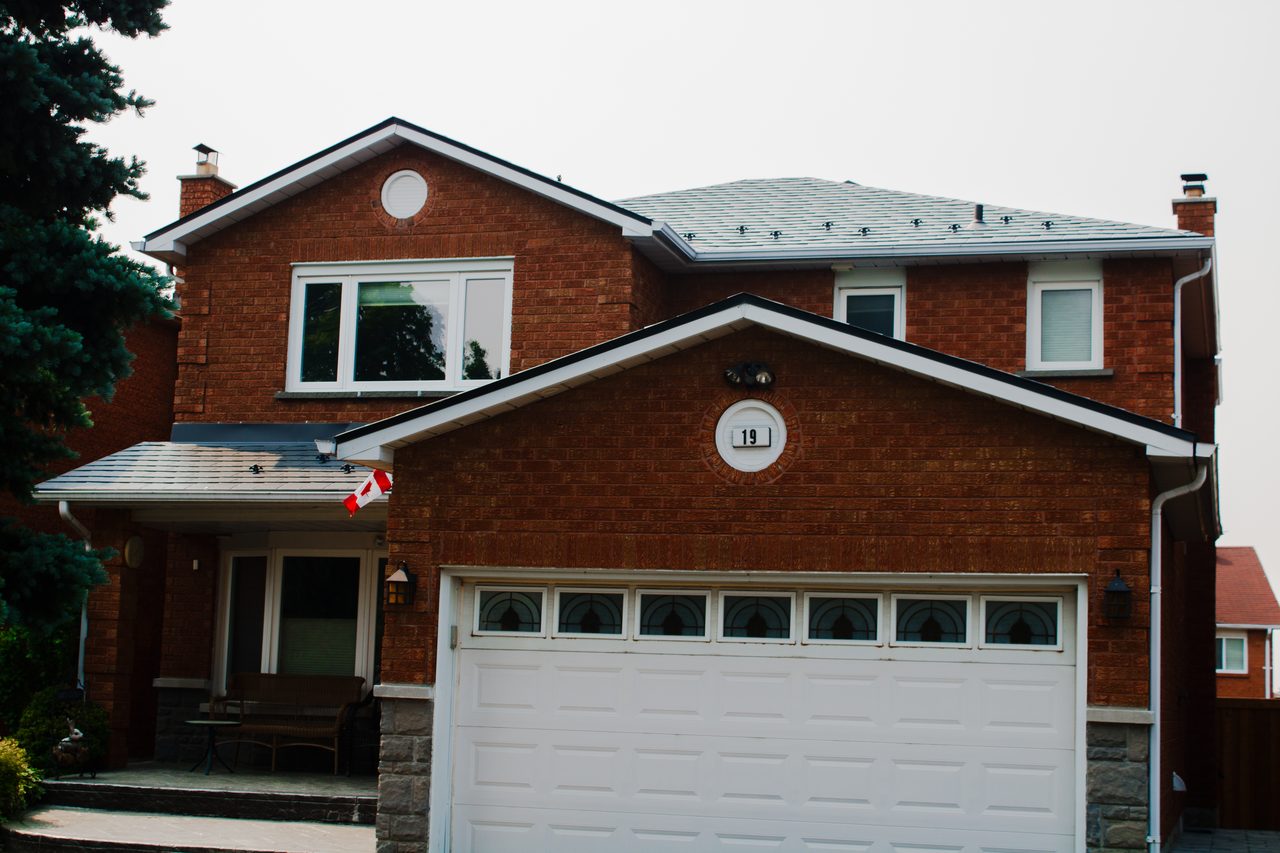 Interlock Aluminum Slate Metal Roofing – Deep Charcoal | Maple, ON (Front elevation)