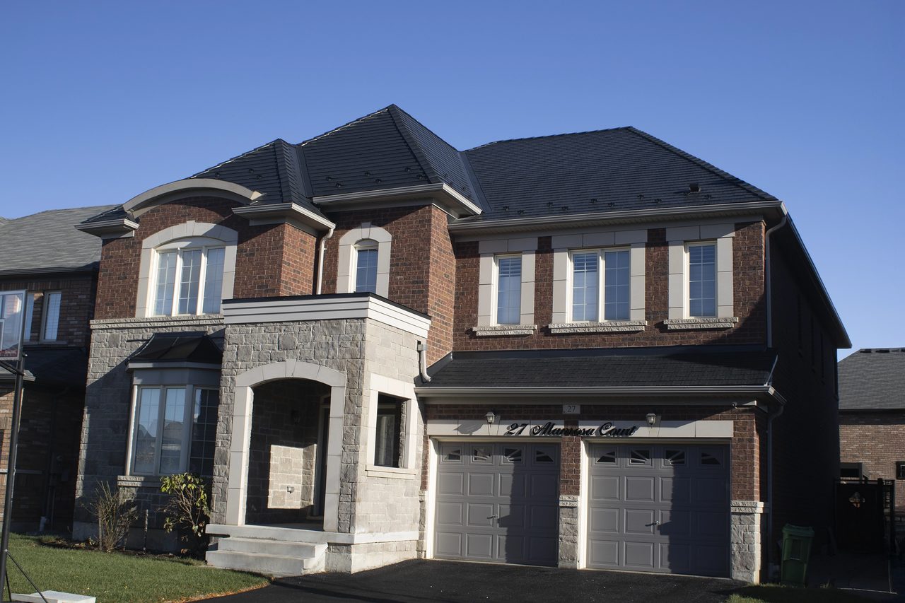 Interlock Aluminum Cedar Shingle Metal Roofing – Black | Brampton, ON (Front elevation)