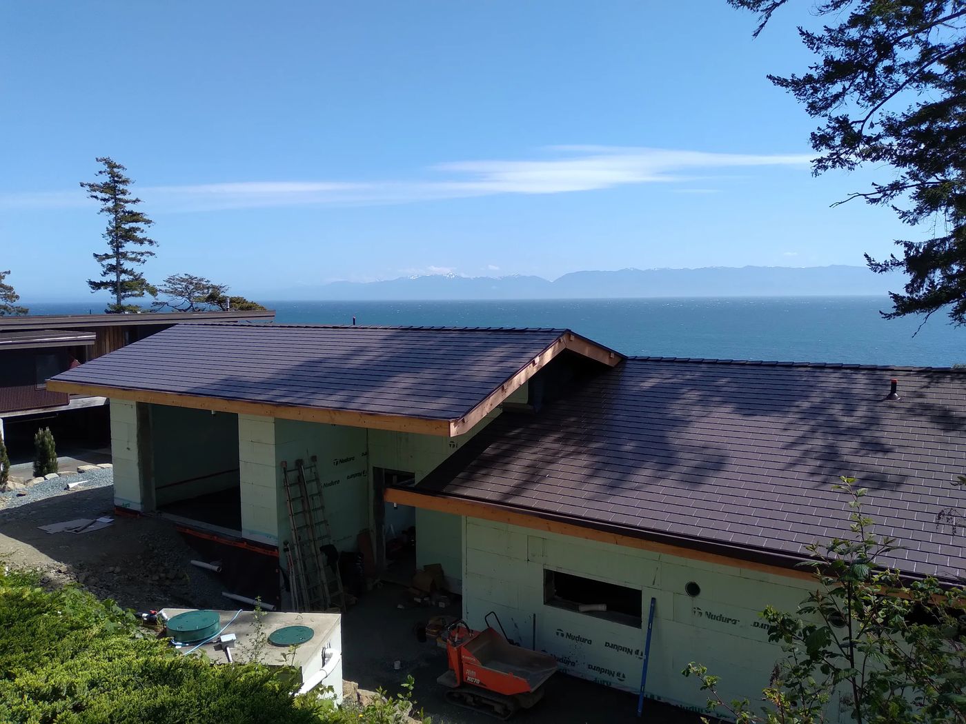 Tudor Brown Interlock Slate aluminum roof on a white single-family home with a Tudor brown metal roof, Shirley, British Columbia