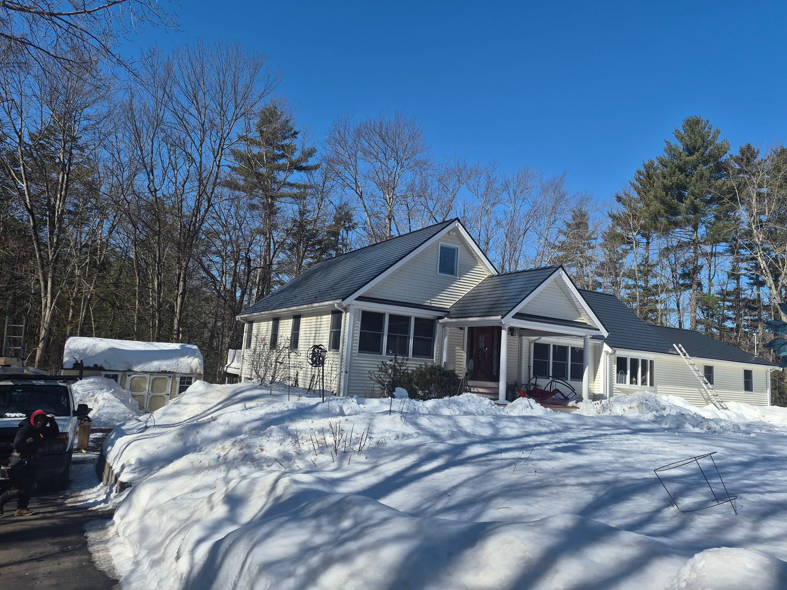 Deep Charcoal Interlock aluminum cedar shingle roof on a Cape Cod home in Epping, NH — Front-left elevation view