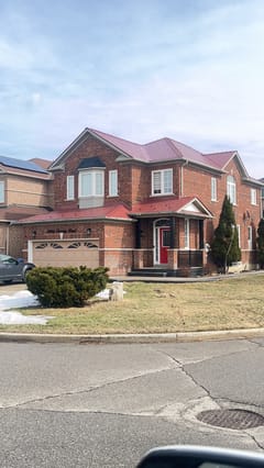 Interlock Aluminum Slate Metal Roofing – Tile Red | Mississauga, ON (Front-right elevation)