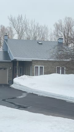 Interlock Aluminum Slate Metal Roofing – Charcoal Grey | Navan, ON (Close-up)
