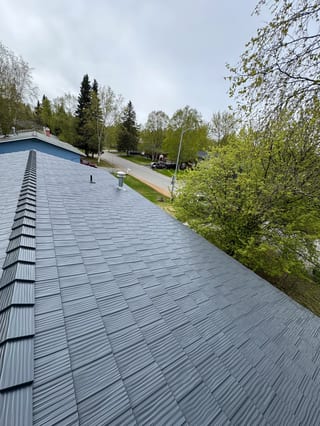 Interlock Aluminum Shake Metal Roofing – Deep Charcoal | Anchorage, AK (Texture detail)