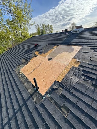 Interlock Aluminum Shake Metal Roofing – Black | Anchorage, AK (Close-up)