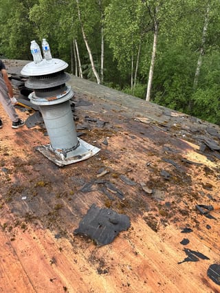 Interlock Aluminum Cedar Shingle Metal Roofing – Tile Red | Chugiak, AK (Full roof overview)