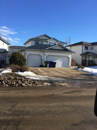 Deep Charcoal Interlock Slate aluminum roof on a beige single-storey modern home with an Interlock Slate, Fort Saskatchewan, Alberta