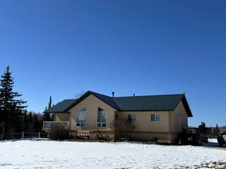 Hunter Green Interlock Slate aluminum roof on a tan ranch house with a hunter green metal roof among, Smoky Lake, Alberta